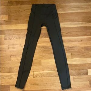 Lululemon army green leggings side & back pockets